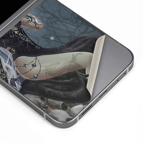 Gothic Queen with Silver Dragon by Nene Thomas Galaxy Z Flip6 Skin